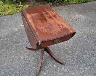 Lot 194: Wooden Drop-Leaf Pedestal Side Table