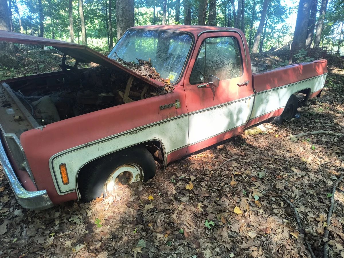 Retro Chevrolet pickup 