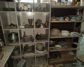 Assorted housewares