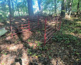 Livestock pen for truck