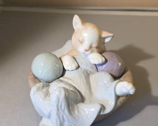 NAO by Lladro 'Comfy Kitty' Figurine #1407