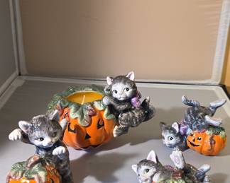 Fitz and Floyd Halloween Kitten and Pumpkin Figurine Set