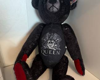 Steiff Rocks! Queen Teddy Bear (EAN 355783)