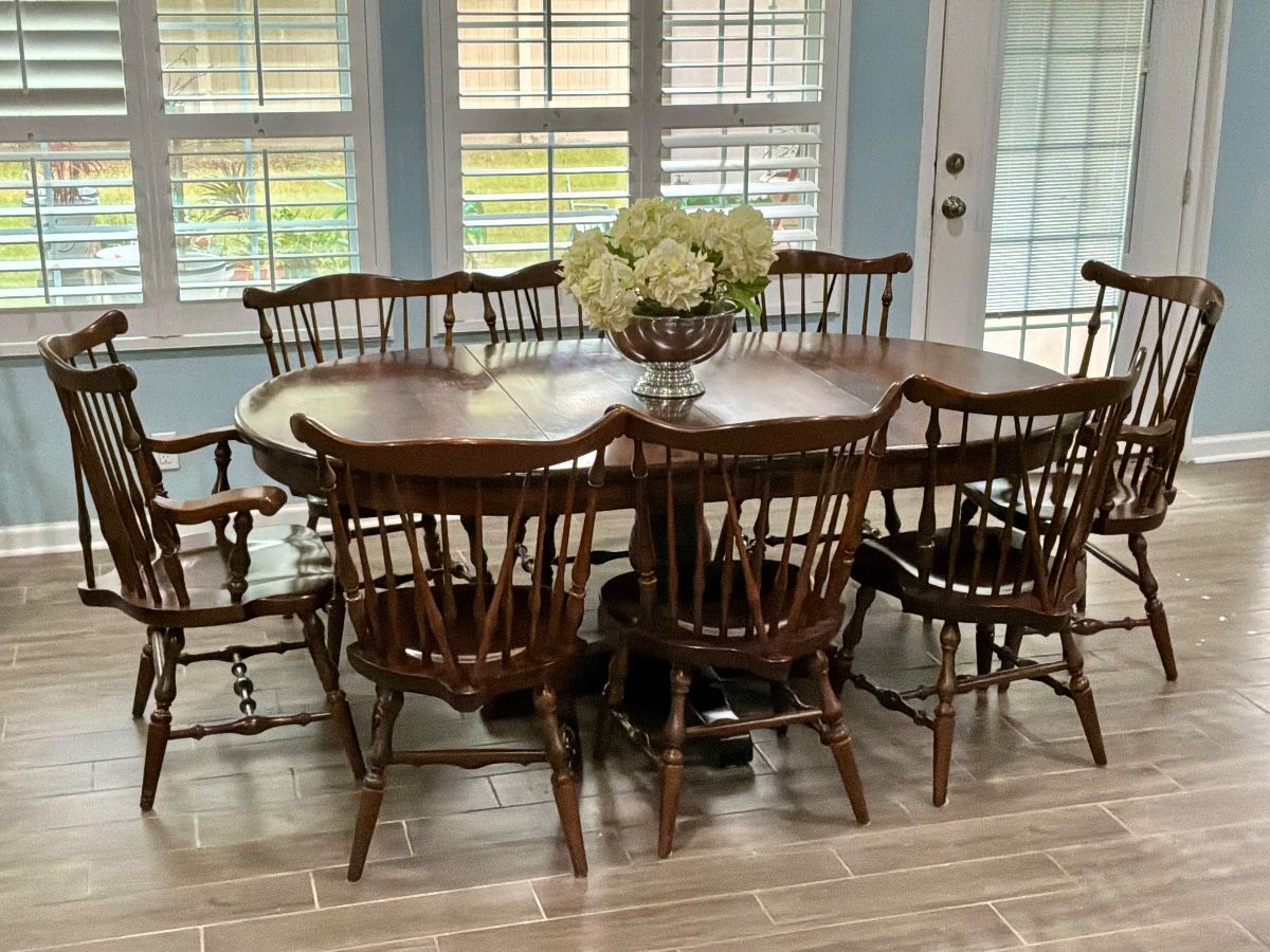 Vintage Ethan Allen Antiqued Pine Old Tavern Dining Table w/2 Windsor-Style Captains Chairs & 6 side Chairs