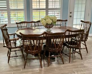 Vintage Ethan Allen Antiqued Pine Old Tavern Dining Table w/2 Windsor-Style Captains Chairs & 6 side Chairs 