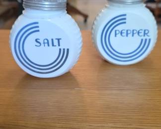 Vintage Anchor Hocking Vitrock 'Blue Circle' Salt and Pepper Shaker Set