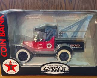 Gearbox Collectible 1918 Ford Runabout Tow Truck Texaco Coin Bank