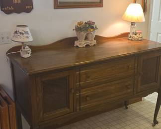 Vintage Traditional Oak Buffet Sideboard