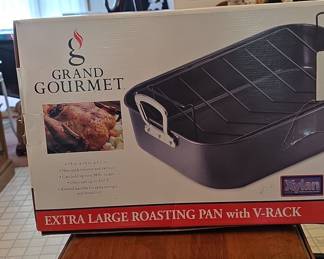 Grand Gourmet Extra Large Roasting Pan with V-Rack