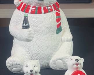 Lot of 3 Coca-Cola Bears: Salt & Pepper , Cookie jar Cookie