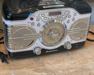 retro looking cd player 