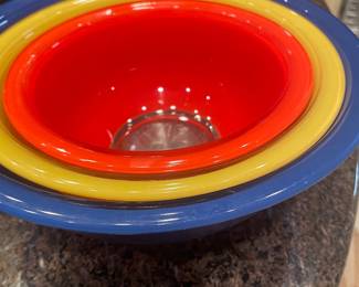 CLEAN SET OF PYREX BOWLS 