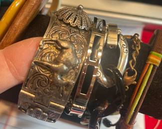 lots of vintage /retro finds at this one 