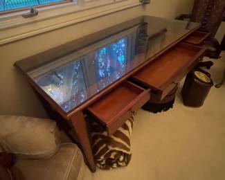 DESK W/ 3 DRAWERS   EVERYTHING IS WONDERFUL CONDITION 