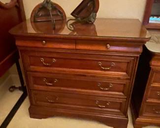 MINT FULL SIZE BEDROOM SET  W/CUSTOM GLASS TOPS - 