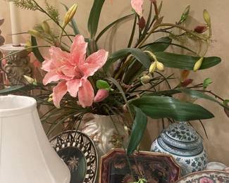 LENOX VASE W/ SILK ARRANGEMENT  AND SO MUCH MORE IN HOME DECOR 