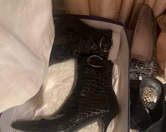 STUART WEITZMAN 