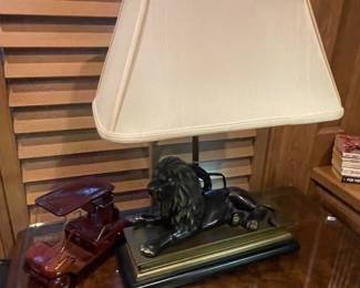 LION LAMP  