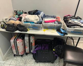 CLOTHES < Purses