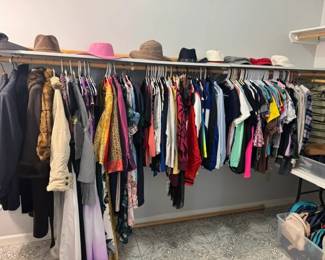 HATS< CLOTHES< AND PURSES<