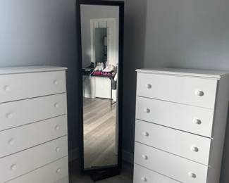 Classic white Chest of Drawers for the teenagers room Reversible Turning Mirror