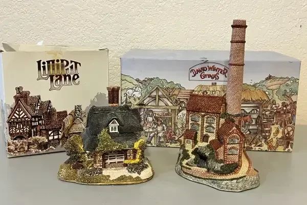 Cottage Figurines From Lilliput Lane And David Winter Cottages