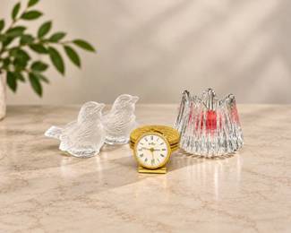 141 SethThomasTravelAlarmClockGlassVaseBirdCandleHolders