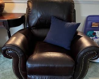 2 Leather Recliners