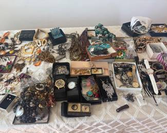Costume jewelry 