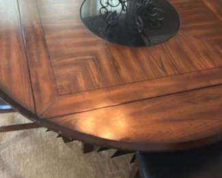 Oak Round Dining Table w/ 4 chair