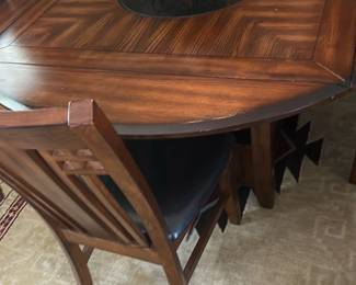 Oak Round Dining Table w/ 4 chair