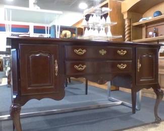 Thomasville Queen Anne-Style Mahogany Buffet