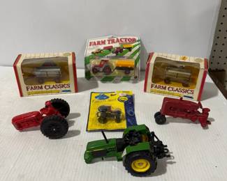 Farm Tractor Toy Lot John Deere, ERTL Farm Classics Wagons & Die-Cast Tractors