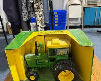 John Deere 6030 Diesel 1/16 Die-Cast Tractor Ertl Collector Edition