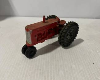 International Harvester Farmall 560 Die-Cast Toy Tractor Red Narrow Front