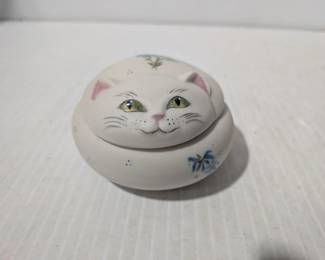 Ginny Williams 1996 Small Porcelain Cat Trinket Dish With Lid, Excellent Condition, Roughly 3" Dia.