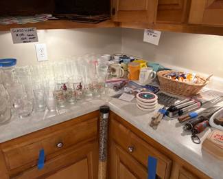 Kitchen glasses and mugs