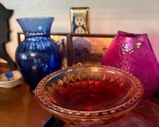 Uranium/cadmium glass