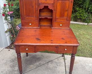 Super early plantation desk