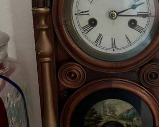 ANTIQUW CLOCK