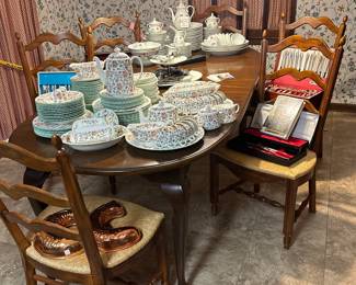 Kitchenware, Dining Table & Chairs 