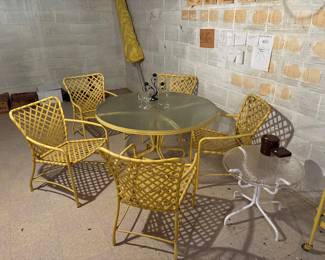Outdoor Table & Chairs