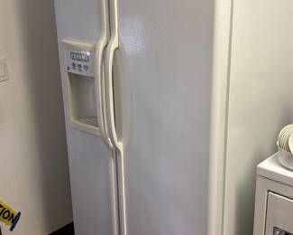 GE Side by Side Refrigerator 