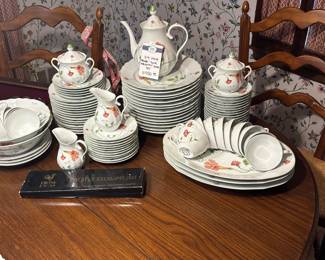 89 Piece Denby "Your Majesty" China Set 