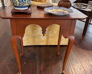 Absolutely beautiful side table!!!!