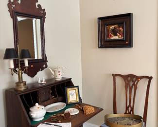 Lovely Williamsburg mirror