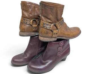 Womens Boots Size 8  Frye  Martens