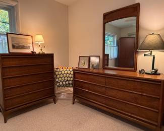 MINT CONDITION! VINTAGE LANE DRESSER WITH MIRROR AND CHEST OF DRAWERS BEDROOM SET