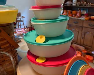 VINTAGE TUPPERWARE