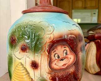 VINTAGE COOKIE JARS INLCUDING THIS AMERICAN BISQUE BEAR WITH HONEY BEEHIVE FLASHER